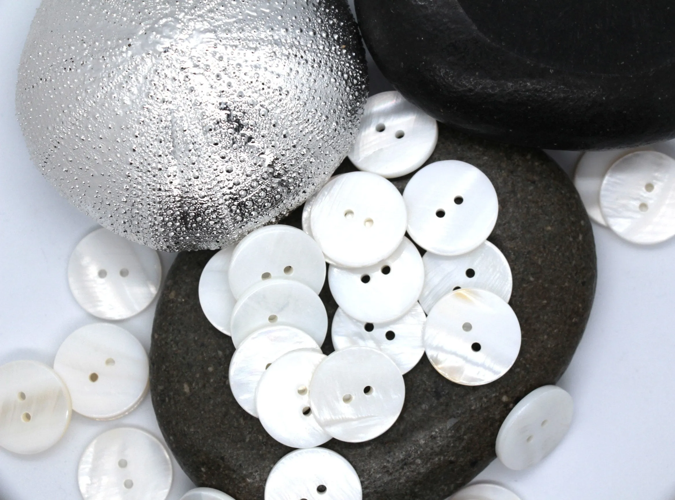 MOP Buttons (Bag of 100)